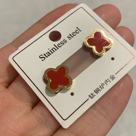 Red and Gold Clover Earrings - Picture 10 of 16